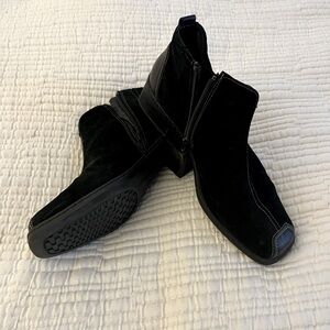 Josef swivel black boots EUC